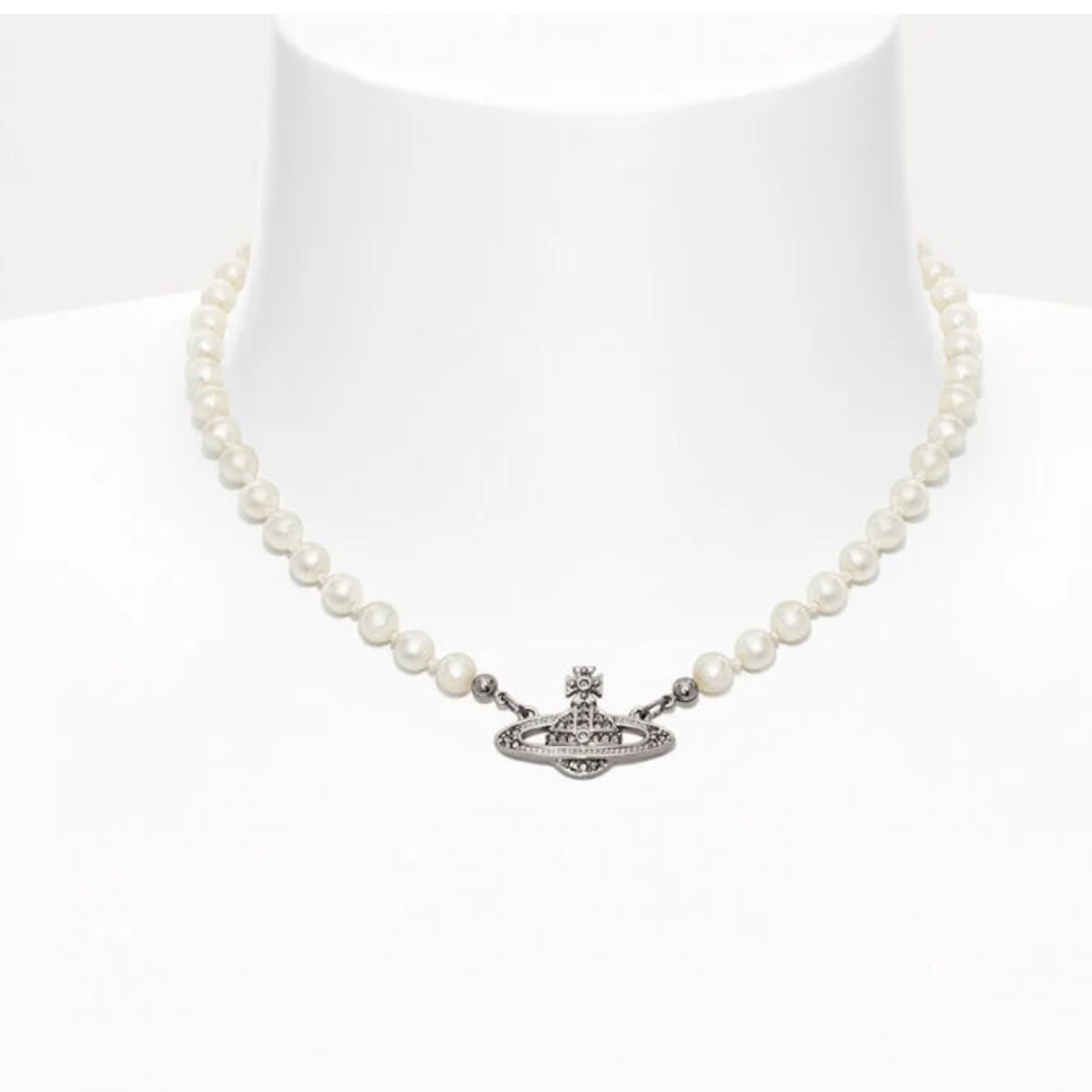 Vivienne Westwood Mini Bas Relief Pearl Chocker